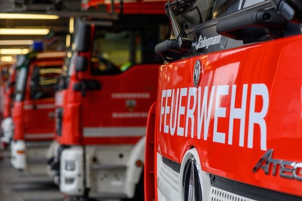 A7 bei Hann. Münden voll gesperrt: Auto brennt in Richtung Hannover