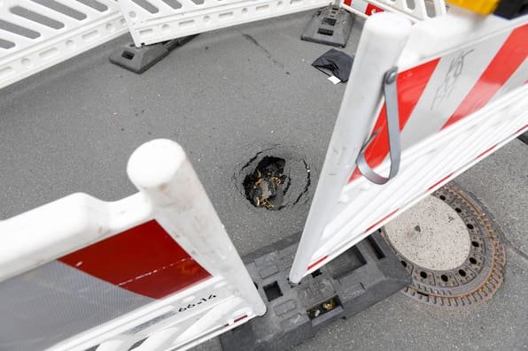 Lister Straße in Hannover gesperrt – fußballgroßes Loch wird untersucht