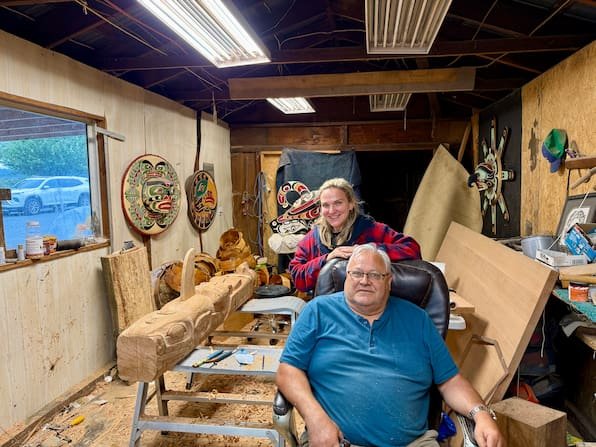 Hannover-Kolumne „Mirjanas Stadtgeflüster“: Schnitzmeister der First Nation aus Kanada erzählt