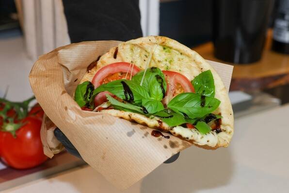Von Maultaschenburger zu Ice Cream Rolls: Fünf kulinarische Highlights beim Maschseefest in Hannover