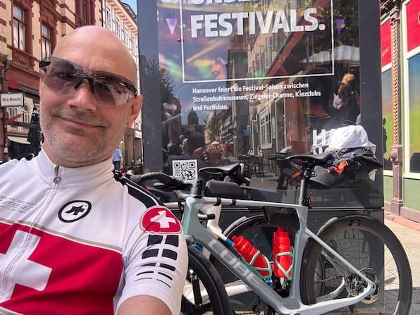 Morell Westermann fährt mit dem Rennrad von Hannover in die Schweiz