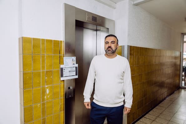 Nicht mehr zu Fuß in den zehnten Stock – Lift in Groß-Buchholzer Hochhaus endlich repariert