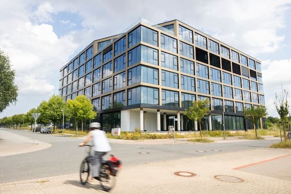 Goldenes Bürohaus Close im Expo-Park Hannover: 40-Millionen-Projekt wird zwangsversteigert